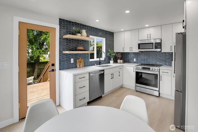 8421 39th Avenue SW, Seattle, WA 98136