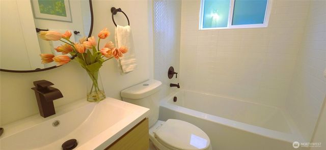 8421 39th Avenue SW, Seattle, WA 98136