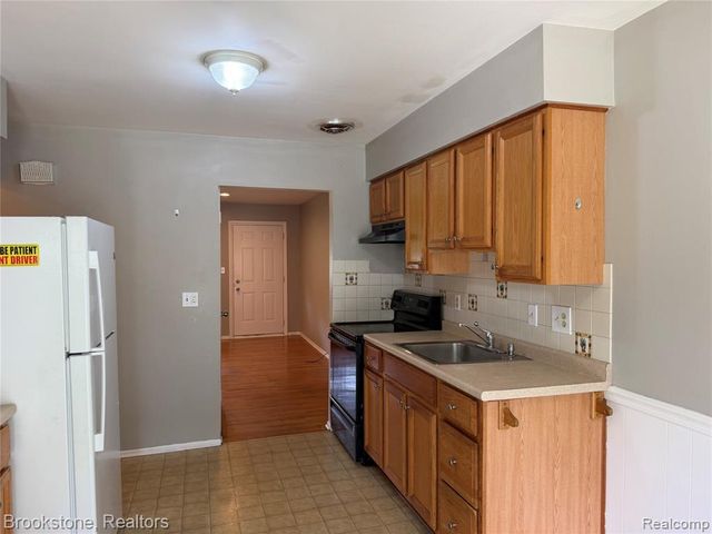 8401 18 Mile Road 241, Sterling Heights, MI 48313
