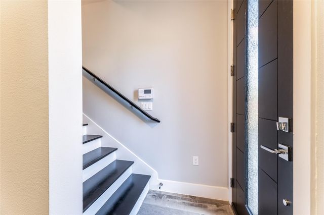 1417 Kramer LN 9, Austin, TX 78758