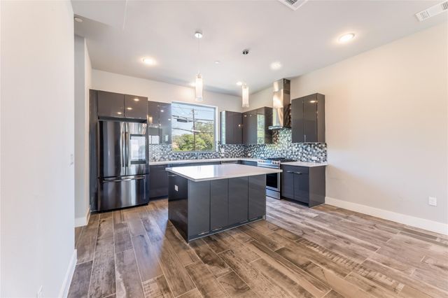 1417 Kramer LN 9, Austin, TX 78758