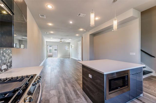 1417 Kramer LN 9, Austin, TX 78758