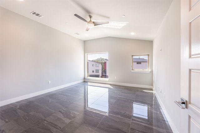 1417 Kramer LN 9, Austin, TX 78758