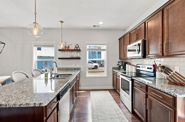 7534 Station Dr, Nashville, TN 37221