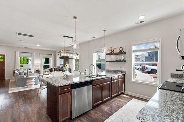 7534 Station Dr, Nashville, TN 37221