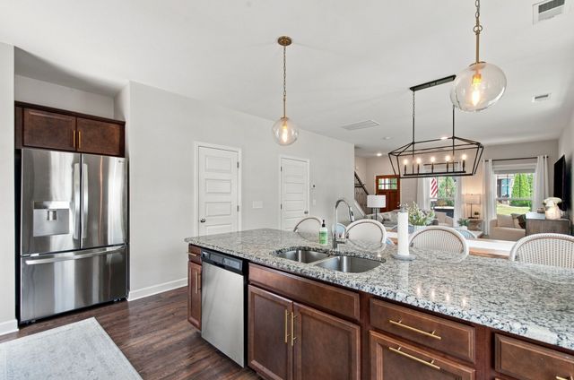 7534 Station Dr, Nashville, TN 37221