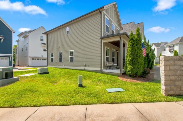 7534 Station Dr, Nashville, TN 37221