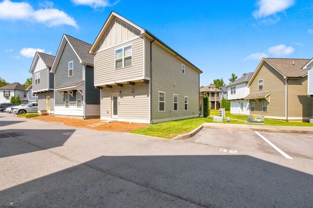 7534 Station Dr, Nashville, TN 37221
