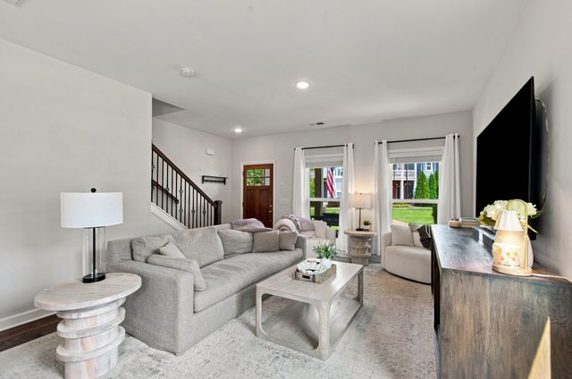 7534 Station Dr, Nashville, TN 37221