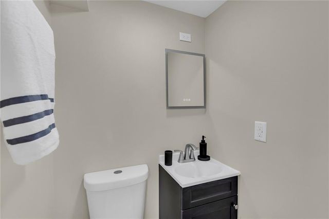 300 W Pine Street, Butler, MO 64730