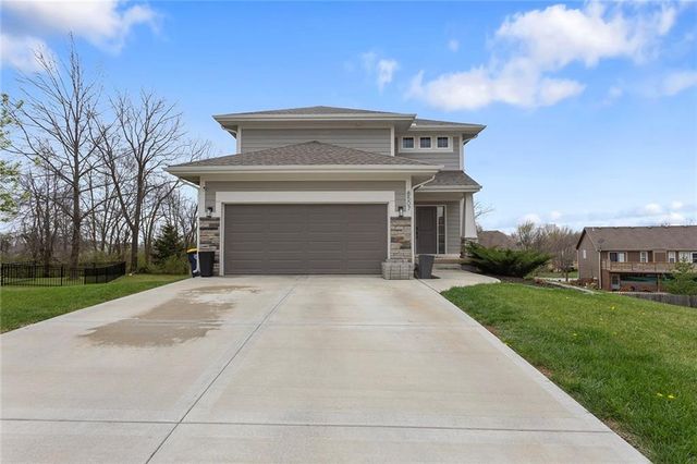 8507 N Elmwood Court, Kansas City, MO 64156