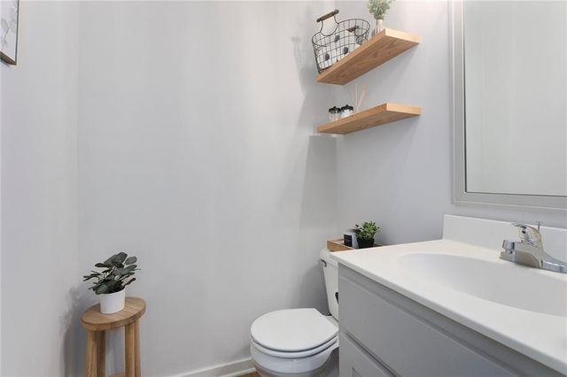 8507 N Elmwood Court, Kansas City, MO 64156