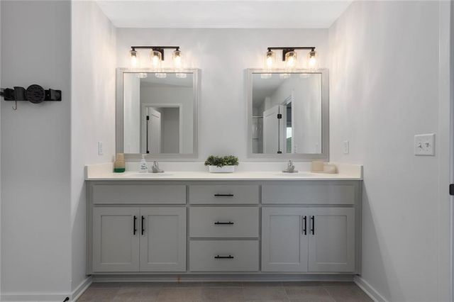 8507 N Elmwood Court, Kansas City, MO 64156