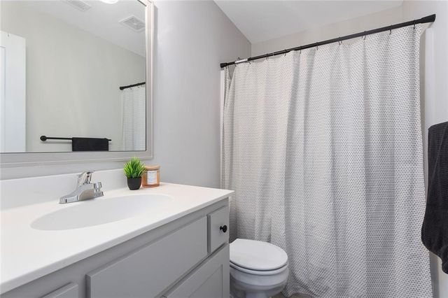 8507 N Elmwood Court, Kansas City, MO 64156