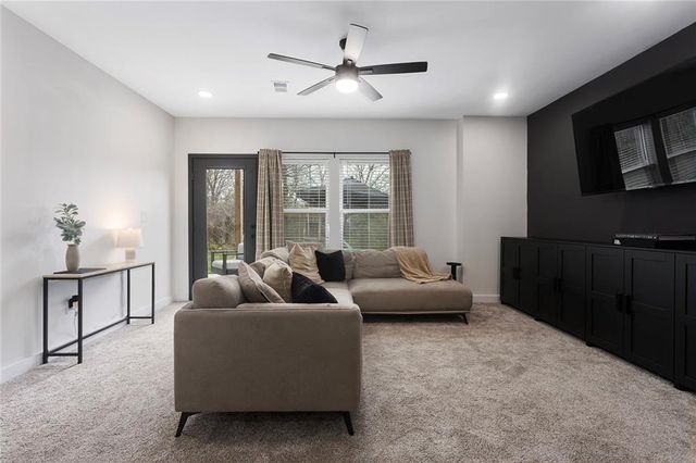 8507 N Elmwood Court, Kansas City, MO 64156