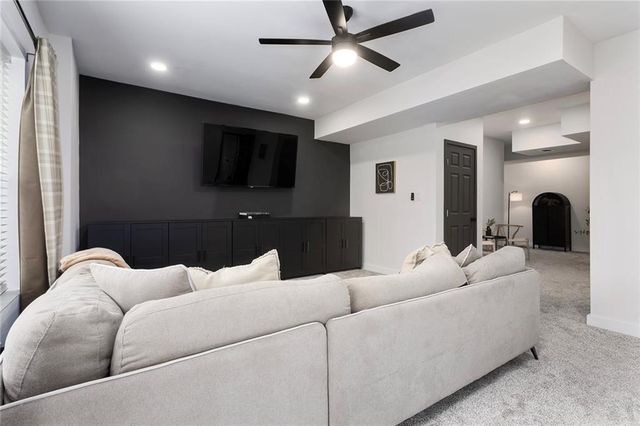 8507 N Elmwood Court, Kansas City, MO 64156