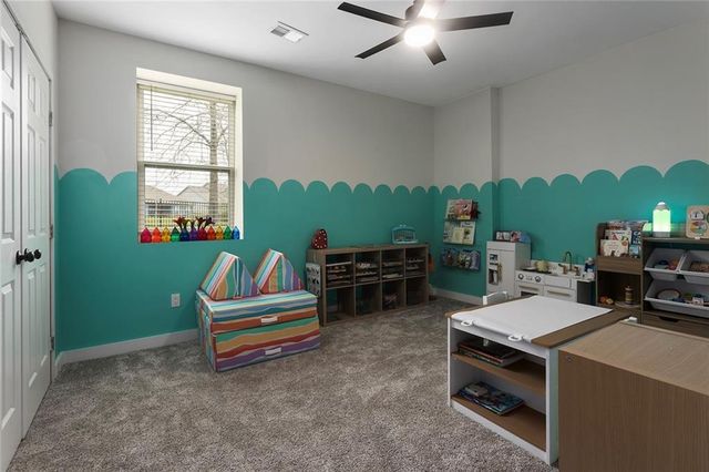 8507 N Elmwood Court, Kansas City, MO 64156