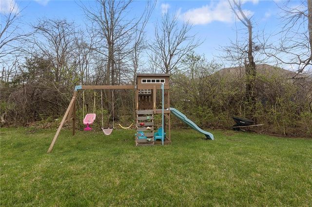 8507 N Elmwood Court, Kansas City, MO 64156