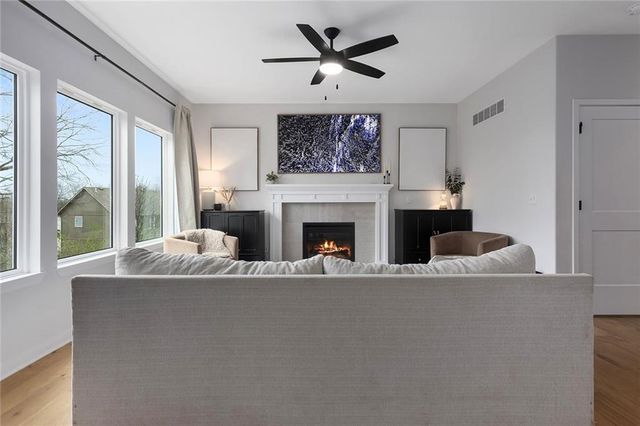 8507 N Elmwood Court, Kansas City, MO 64156