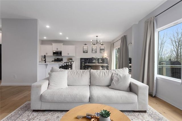 8507 N Elmwood Court, Kansas City, MO 64156