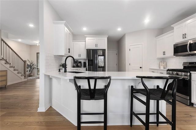 8507 N Elmwood Court, Kansas City, MO 64156