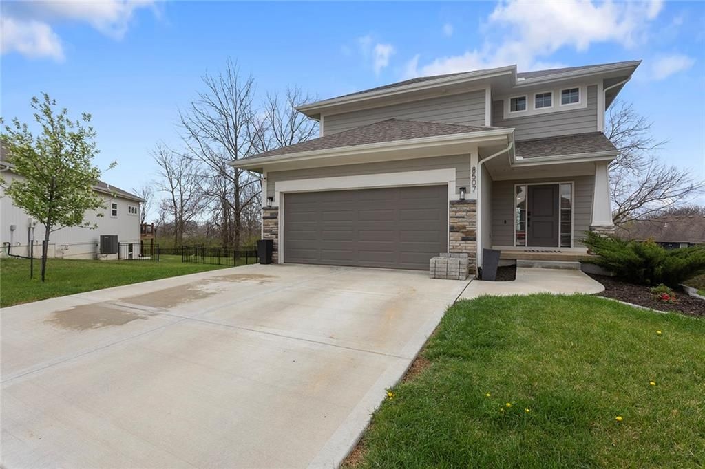 8507 N Elmwood Court, Kansas City, MO 64156
