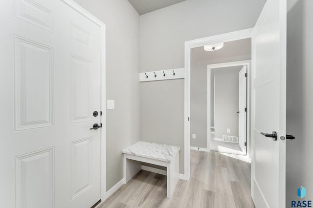 6813 W Viola Ct Court, Sioux Falls, SD 57107