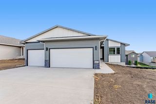 6813 W Viola Ct Court, Sioux Falls, SD 57107