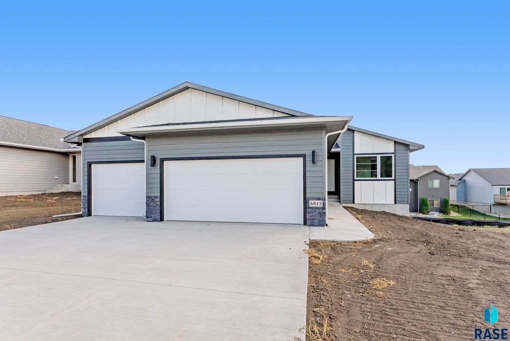 6813 W Viola Ct Court, Sioux Falls, SD 57107