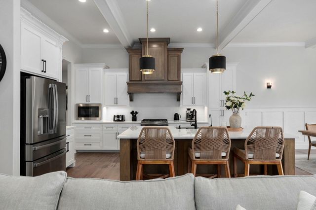 856 E Edenmore Circle, Nixa, MO 65714