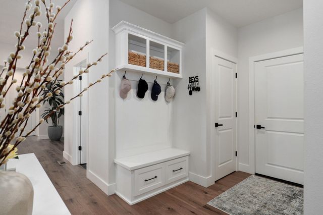 856 E Edenmore Circle, Nixa, MO 65714