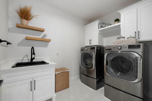 856 E Edenmore Circle, Nixa, MO 65714