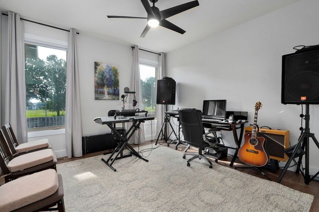 856 E Edenmore Circle, Nixa, MO 65714