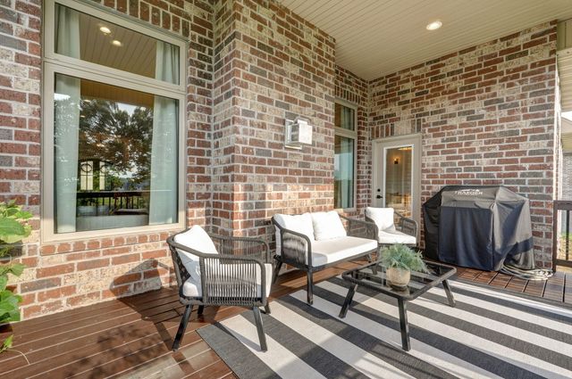 856 E Edenmore Circle, Nixa, MO 65714