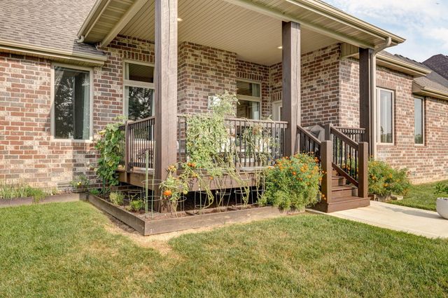 856 E Edenmore Circle, Nixa, MO 65714