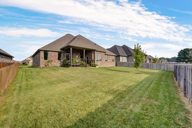 856 E Edenmore Circle, Nixa, MO 65714
