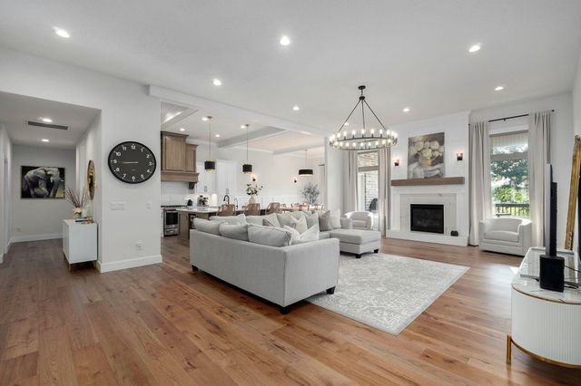 856 E Edenmore Circle, Nixa, MO 65714