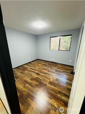 1412 Centralia Alpha Road, Chehalis, WA 98532