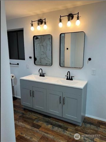 1412 Centralia Alpha Road, Chehalis, WA 98532