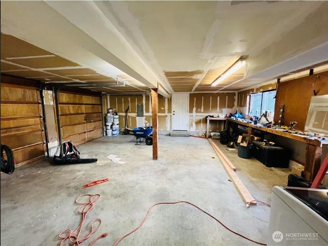 1412 Centralia Alpha Road, Chehalis, WA 98532