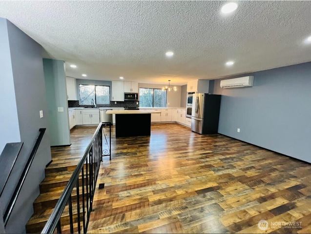 1412 Centralia Alpha Road, Chehalis, WA 98532