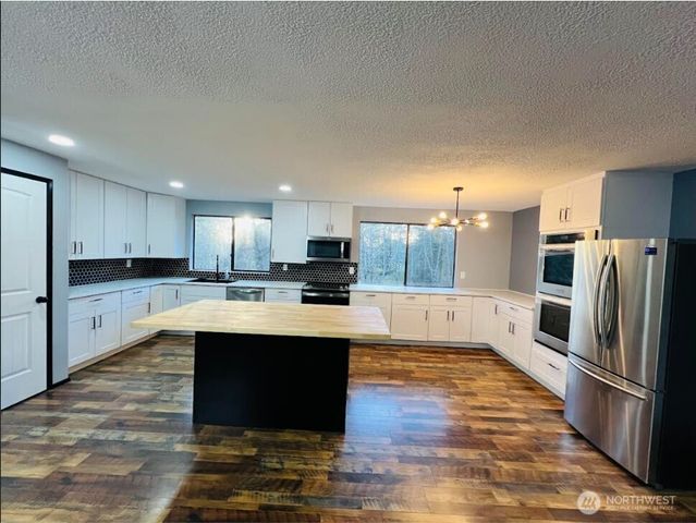 1412 Centralia Alpha Road, Chehalis, WA 98532