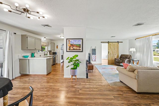 120 Neila Lane, Grants Pass, OR 97527