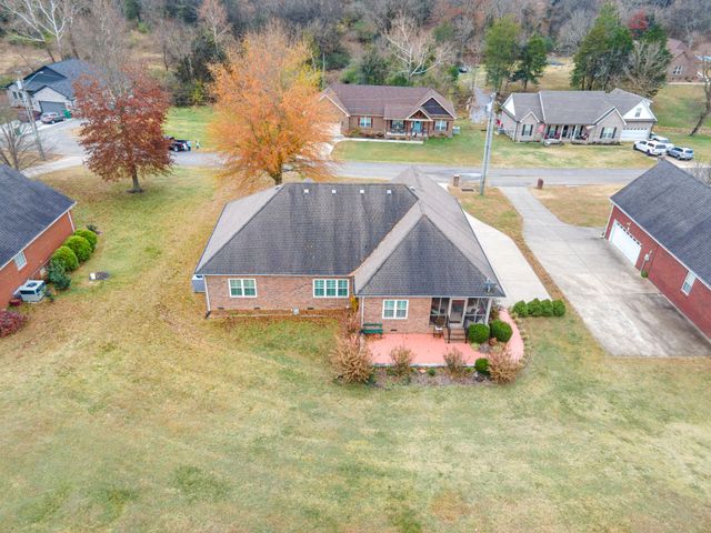 745 Brookside Dr, Lewisburg, TN 37091