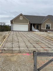 4903 Stonebridge Drive, St Joseph, MO 64505