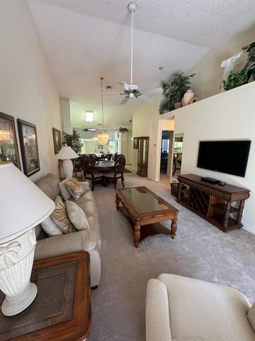 8100 Summer Shores Drive, Delray Beach, FL 33446