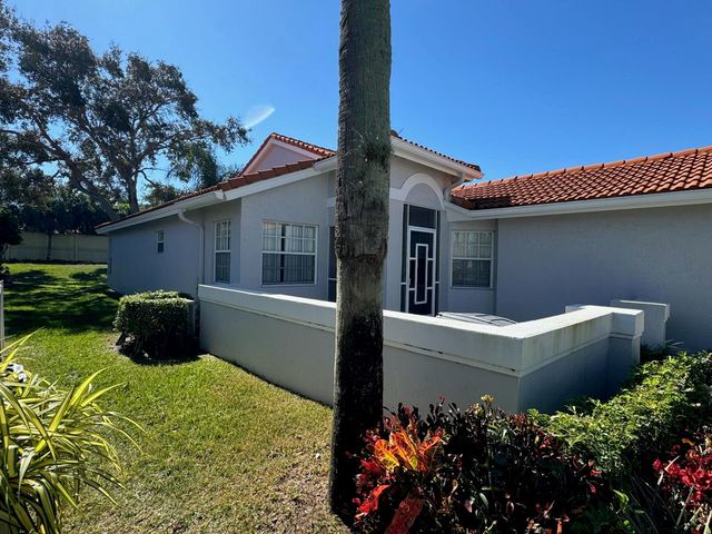 8100 Summer Shores Drive, Delray Beach, FL 33446