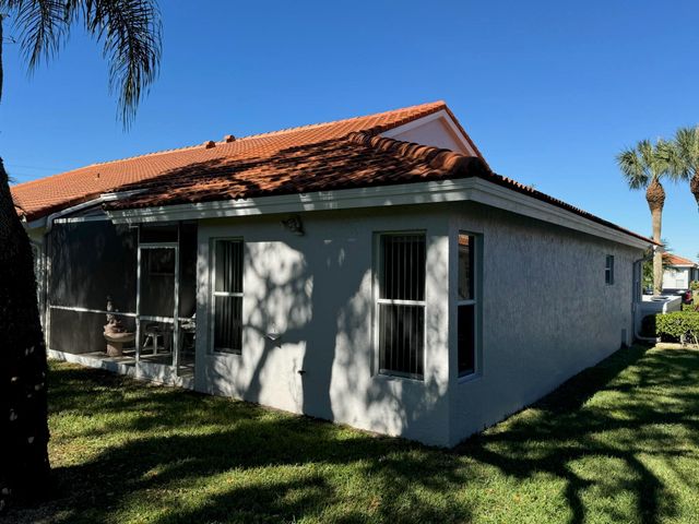 8100 Summer Shores Drive, Delray Beach, FL 33446