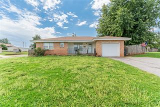 1300 Wells Avenue, Clinton, OK 73601