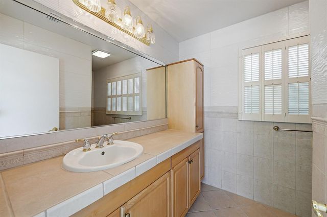 2810 NE 52nd Street, Fort Lauderdale, FL 33308
